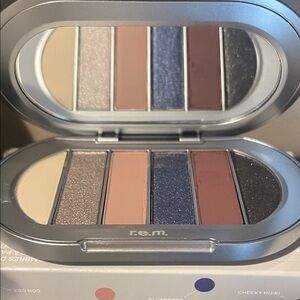r.e.m Midnight Shadows eye shadow palette Midnight Snack-Sold out everywhere!